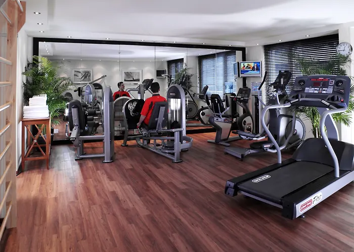 Courtyard By Marriott North Hotel 4*