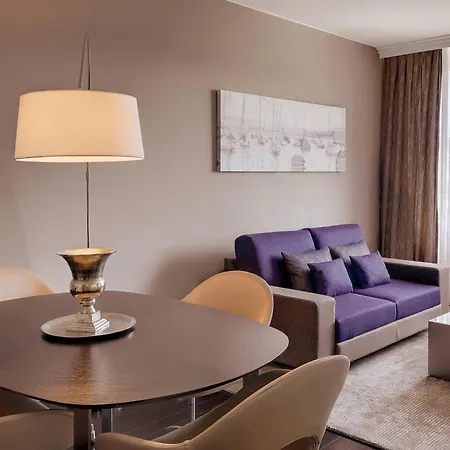 Courtyard By Marriott North Hotel