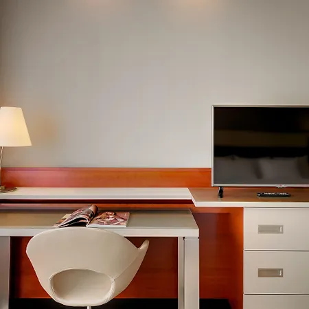 Courtyard By Marriott North Hotel 4*
