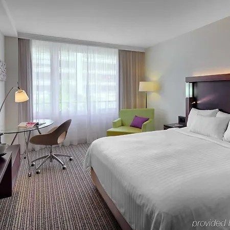 Courtyard By Marriott North Hotel