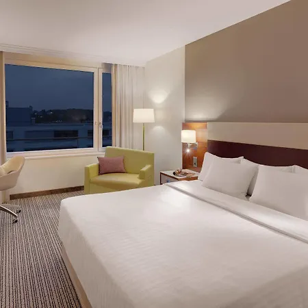 Courtyard By Marriott North Hotel