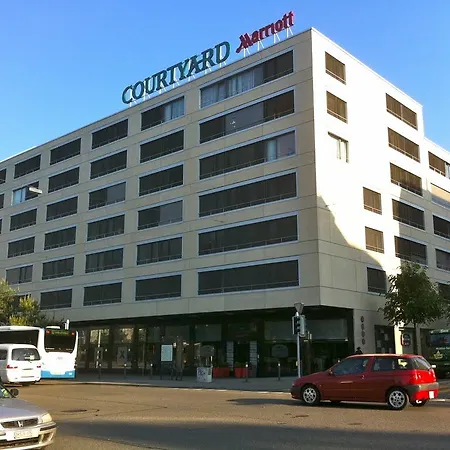 Courtyard By Marriott North Hotel