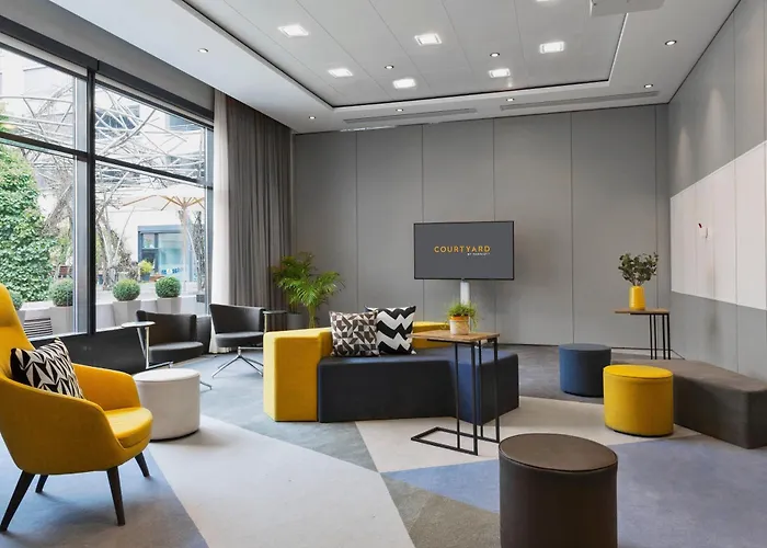 Courtyard By Marriott North Szálloda