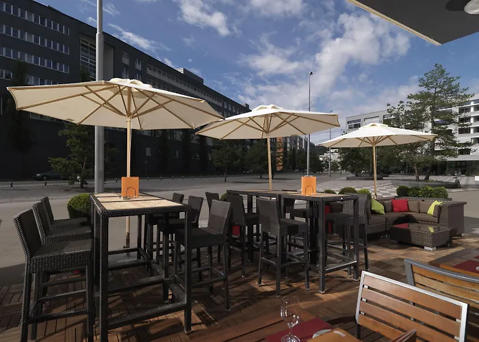 Courtyard By Marriott North Hotel