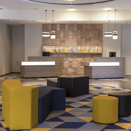 Courtyard By Marriott North Hotel