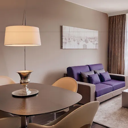 Courtyard By Marriott North Hotel 4*