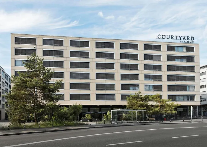 Courtyard By Marriott North Отель 4*